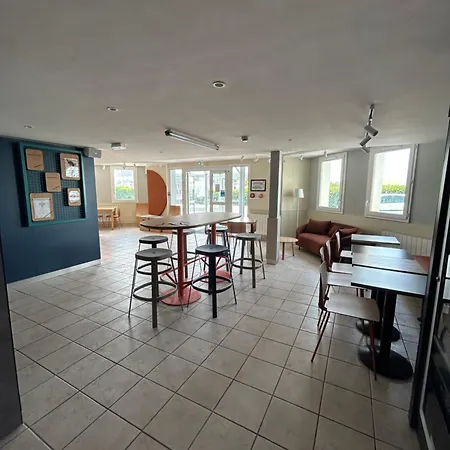 Design فندق Montluçon